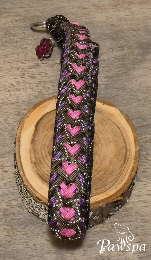 Halsbånd med refleks 52 cm. Sort, lilla, rosa og militær-grønn.